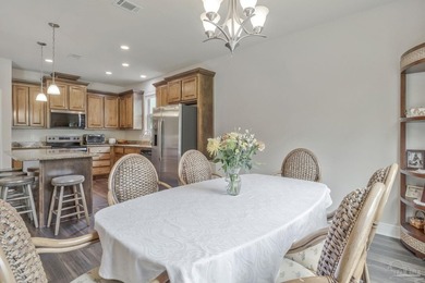 Built in 2017 and thoughtfully designed for comfortable everyday - photo 14