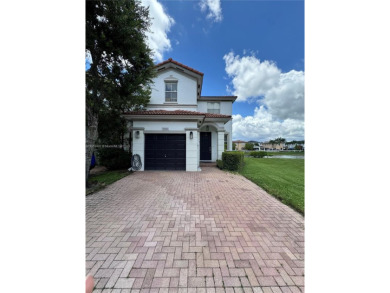 Lake Townhome/Townhouse For Sale in Doral, Florida