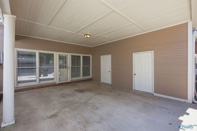 Prime location! This beautiful 3-bedroom, 2.5-bath townhome in - photo 31