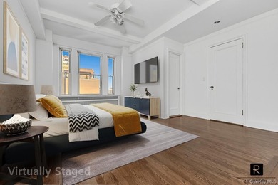 RARELY AVAILABLE APARTMENT IN THIS BUILDING! Bright and airy - photo 11