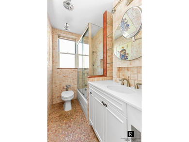 RARELY AVAILABLE APARTMENT IN THIS BUILDING! Bright and airy - photo 12