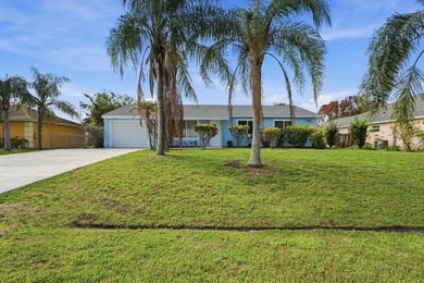Beautifully updated 3 bedroom, 2 bath pool home in a desirable - photo 3
