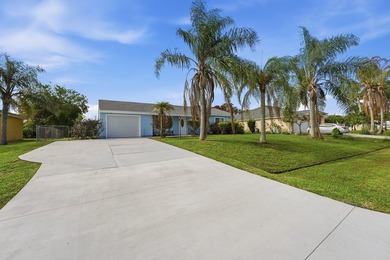 Beautifully updated 3 bedroom, 2 bath pool home in a desirable - photo 6