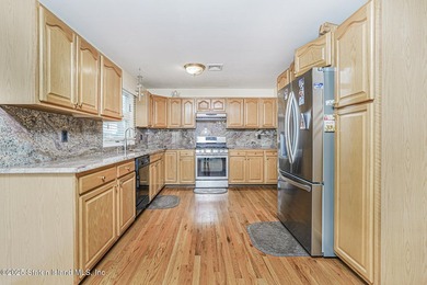 Welcome to 39 Selkirk Street located in a prime South Shore - photo 11