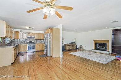 Welcome to 39 Selkirk Street located in a prime South Shore - photo 13