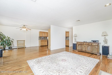 Welcome to 39 Selkirk Street located in a prime South Shore - photo 17
