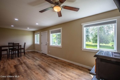 One-level home, built in 2020 with very tasteful finishes - photo 11