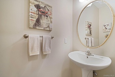 Well-appointed Brightwaters Model 2 story townhouse located in - photo 11
