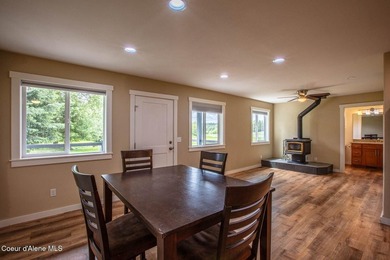 One-level home, built in 2020 with very tasteful finishes - photo 12