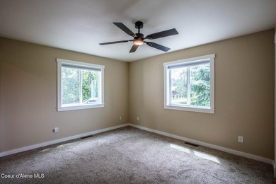 One-level home, built in 2020 with very tasteful finishes - photo 13