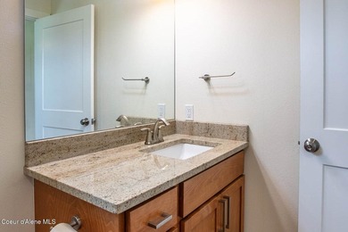 One-level home, built in 2020 with very tasteful finishes - photo 16