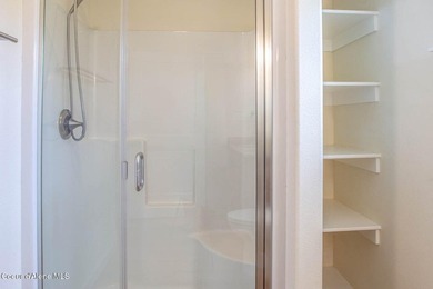 One-level home, built in 2020 with very tasteful finishes - photo 17