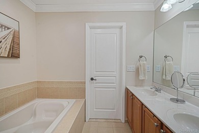 Well-appointed Brightwaters Model 2 story townhouse located in - photo 17