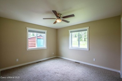 One-level home, built in 2020 with very tasteful finishes - photo 18