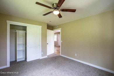 One-level home, built in 2020 with very tasteful finishes - photo 19