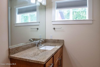 One-level home, built in 2020 with very tasteful finishes - photo 20