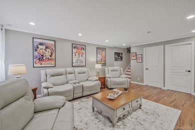 Well-appointed Brightwaters Model 2 story townhouse located in - photo 25
