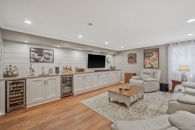 Well-appointed Brightwaters Model 2 story townhouse located in - photo 26