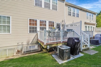 Well-appointed Brightwaters Model 2 story townhouse located in - photo 31