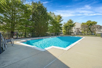 Well-appointed Brightwaters Model 2 story townhouse located in - photo 42