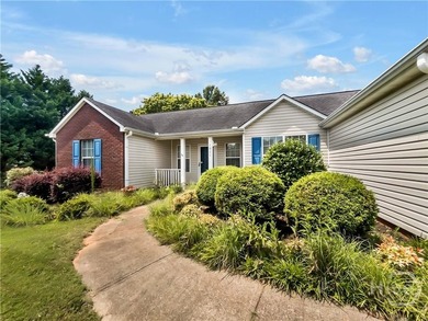 Offering the comfort of easy one-level living, this inviting - photo 2