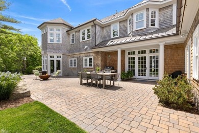 Perched above Ipswich Bay on a gentle rise in coveted Norwood - photo 37