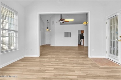 MOTIVATED SELLER! Back with a BRAND NEW look!! NO carpet and - photo 22