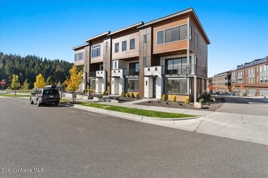 Experience exceptional living in the Atlas Waterfront Carlin - photo 3