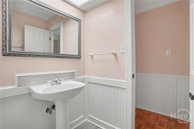 Lovely 3-bedroom, 3 bath, 1840 square feet condo/townhouse in - photo 4