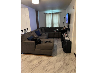 Charming 3 bedroom 1 bathroom home located just blocks from US - photo 4