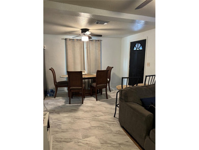 Charming 3 bedroom 1 bathroom home located just blocks from US - photo 5