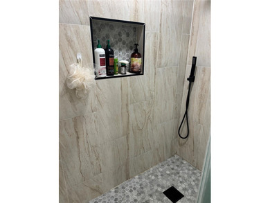 Charming 3 bedroom 1 bathroom home located just blocks from US - photo 7