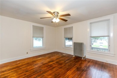 Opportunity knocks with this 2 bed *side by each* townhouse - photo 17