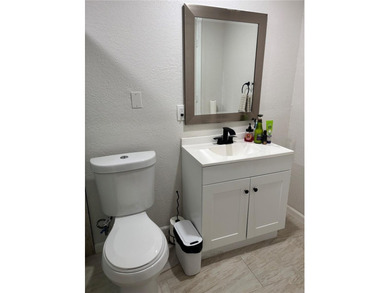 Charming 3 bedroom 1 bathroom home located just blocks from US - photo 9
