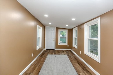 Opportunity knocks with this 2 bed *side by each* townhouse - photo 22
