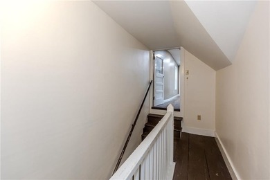 Opportunity knocks with this 2 bed *side by each* townhouse - photo 23