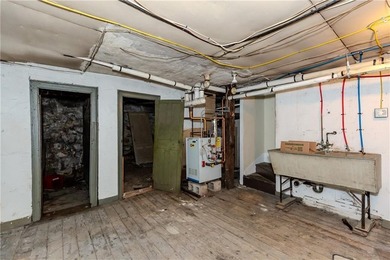 Opportunity knocks with this 2 bed *side by each* townhouse - photo 26