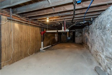 Opportunity knocks with this 2 bed *side by each* townhouse - photo 37