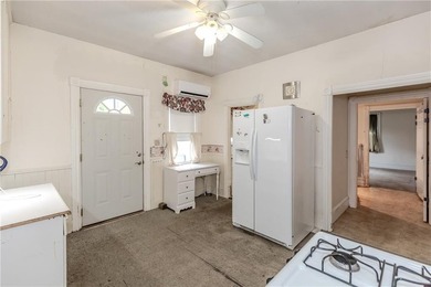 Opportunity knocks with this 2 bed *side by each* townhouse - photo 39