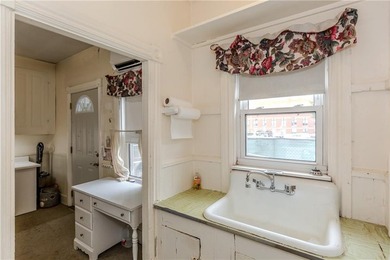 Opportunity knocks with this 2 bed *side by each* townhouse - photo 40