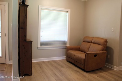 Located in South DeSoto Estates on 1.52 acres in the - photo 11