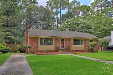 Charming 3-bedroom, 2-bath bungalow in a highly desirable - photo 3