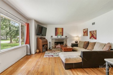 Charming 3-bedroom, 2-bath bungalow in a highly desirable - photo 6