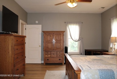 Located in South DeSoto Estates on 1.52 acres in the - photo 16