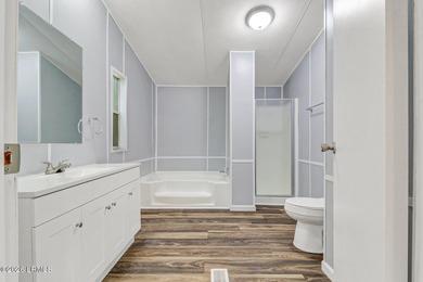 Fully renovated 4 bed, 2 bath mobile home offering modern - photo 17