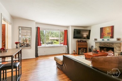 Charming 3-bedroom, 2-bath bungalow in a highly desirable - photo 7