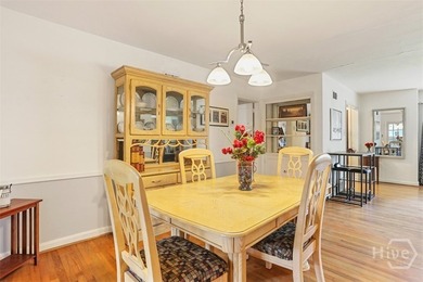 Charming 3-bedroom, 2-bath bungalow in a highly desirable - photo 9