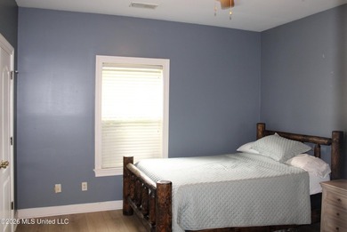 Located in South DeSoto Estates on 1.52 acres in the - photo 21