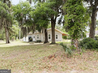 CHARMING TWO-BEDROOM EFFICIENCY COTTAGE TUCKED AWAY ON OVER A - photo 2