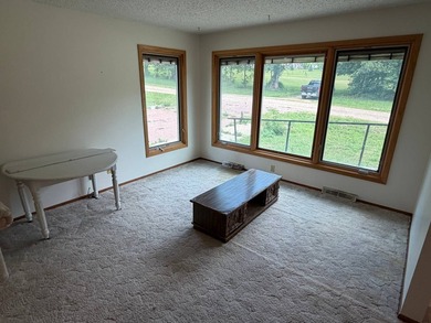 Discover the potential in this well-built 3-bedroom, 1.75-bath - photo 3